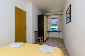 1 chambre, fer et planche à repasser, Wi-Fi, draps fournis