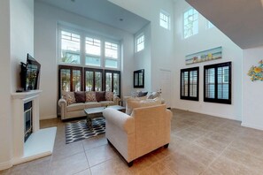 Smart TV, fireplace