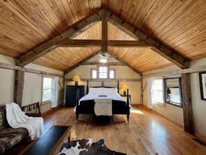 2 bedrooms, iron/ironing board, free WiFi, bed sheets - Amish cabin at Wolf Creek Guest Ranch (Fredericksburg)