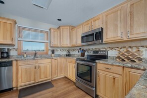 冰箱、微波炉、烤箱、炉灶