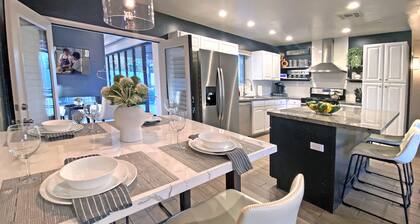 Walk to Old Town ✴ 2 Masters ✴ Heated Pool & Spa