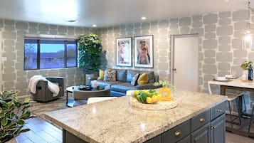 Smart TV, fireplace, books, stereo