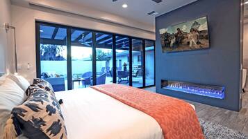 3 slaapkamers, een bureau, een strijkplank/strijkijzer, reisbedje