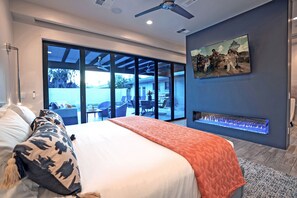 3 bedrooms, desk, iron/ironing board, travel crib - Walk to Old Town ✴ 2 Masters ✴ Heated Pool & Spa (Scottsdale)