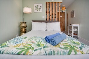 1 室のベッドルーム、デスク、アイロン / アイロン台、WiFi (無料)