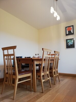 Apartamento superior, accesible para personas con discapacidad | Restaurante