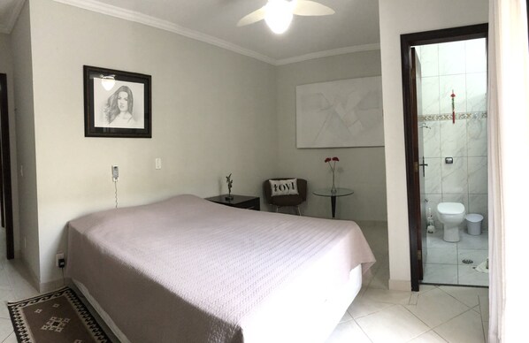 2 chambres, fer et planche à repasser, Wi-Fi gratuit, draps fournis