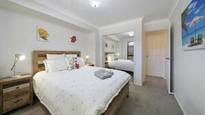 3 chambres, fer et planche à repasser, literie fournie