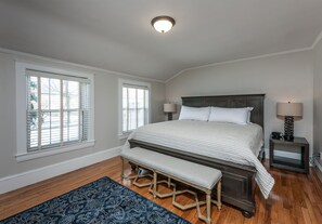 3 bedrooms, desk, iron/ironing board, travel cot