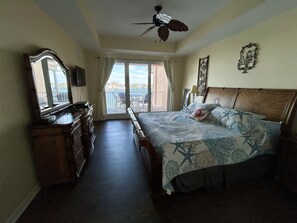 3 bedrooms, desk, iron/ironing board, travel crib