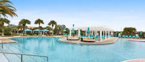 室内游泳池,室外游泳池