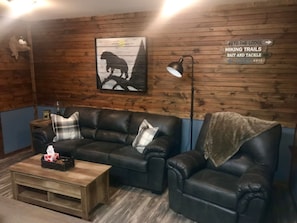 Smart TV, DVD player - The Bear's Den Cabin in Tellico Plains, Tn...Cherokee National Forest (Tellico Plains)