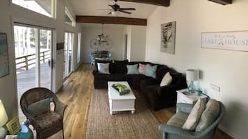 TV connectée, cheminée, lecteur de DVD