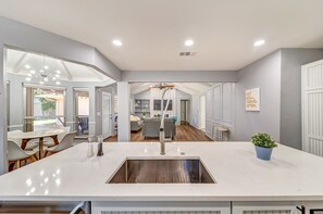 Interior - Remote work, Near Highways, Family-friendly, King bed, Grill, Games, Foosball (Carrollton)