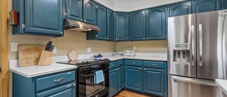 Refrigerador, microondas, horno, placa de cocina