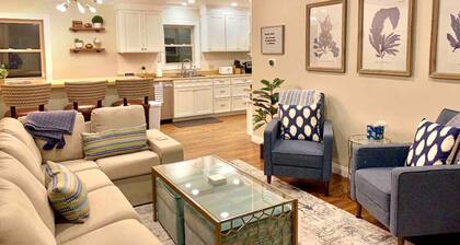 *EXTRA CLEAN*Renovated 2019 + Brand New Furniture! Open Plan & Short Walk to ND!