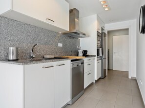 Refrigerador, microondas, horno, lavavajillas