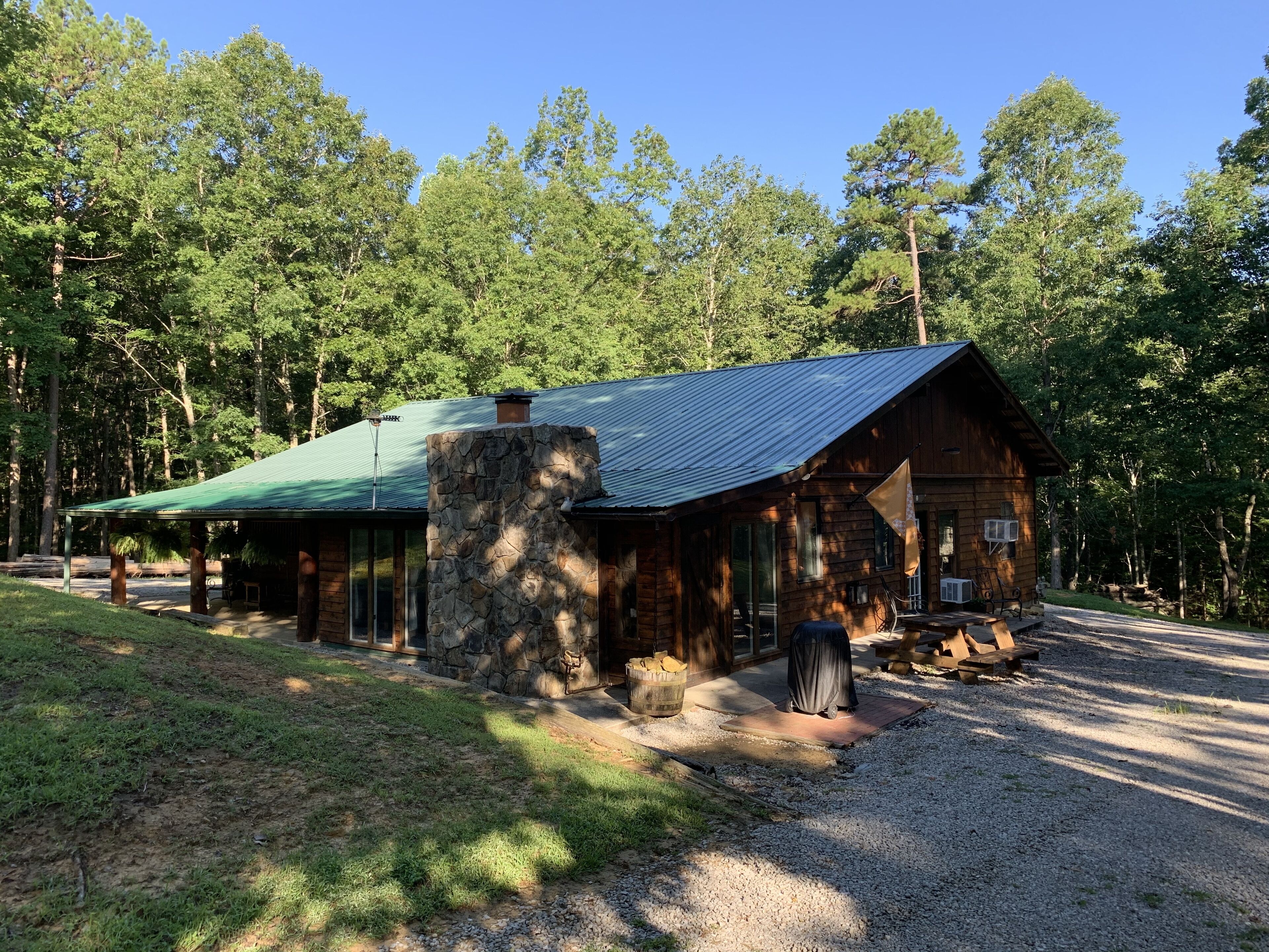 L & L STABLES with Living Quarters