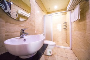 Classic-Vierbettzimmer | Badezimmer