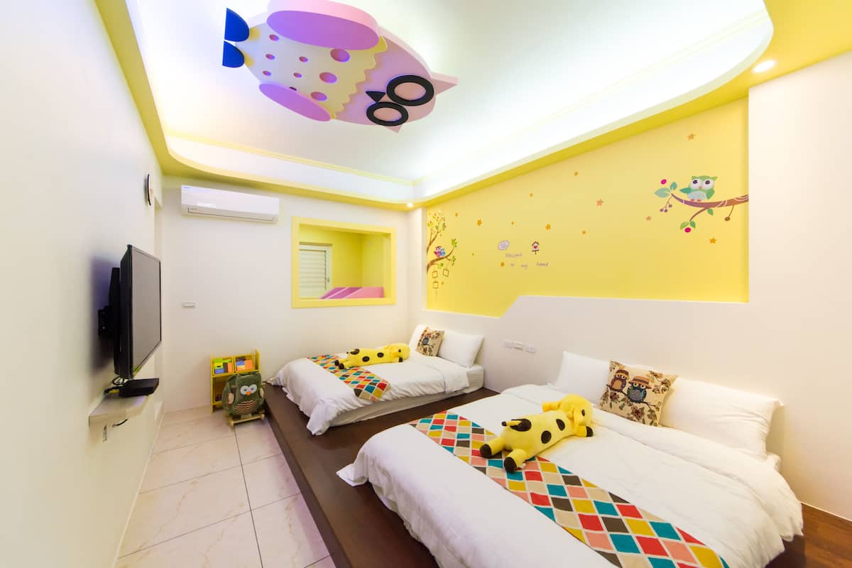 1 bedroom, individually decorated, blackout drapes, soundproofing
