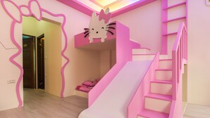 Luxury Quadruple Room | Blackout drapes, soundproofing, WiFi (free), individually decorated - Childlike B&B (Wujie)