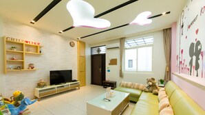 House | Breakfast area | Free daily local cuisine breakfast - Childlike B&B (Wujie)