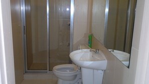 Bathroom - SM FIELD RESIDENCES, 85m2, FREE POOL, 2 BEDROOMS, 2 BATHROOMS, 24HRS SECURITY (Sucat)