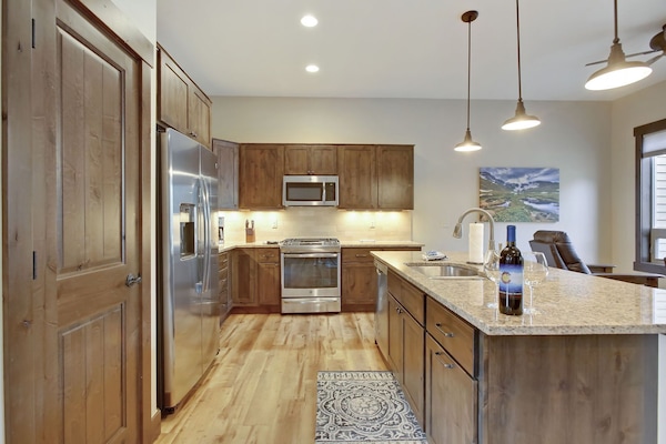 Gourmet Kitchen--Fully Stocked