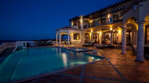 Pool - Villa Amarilla (Island Harbour)
