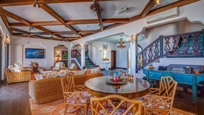 TV, DVD player - Villa Amarilla (Island Harbour)