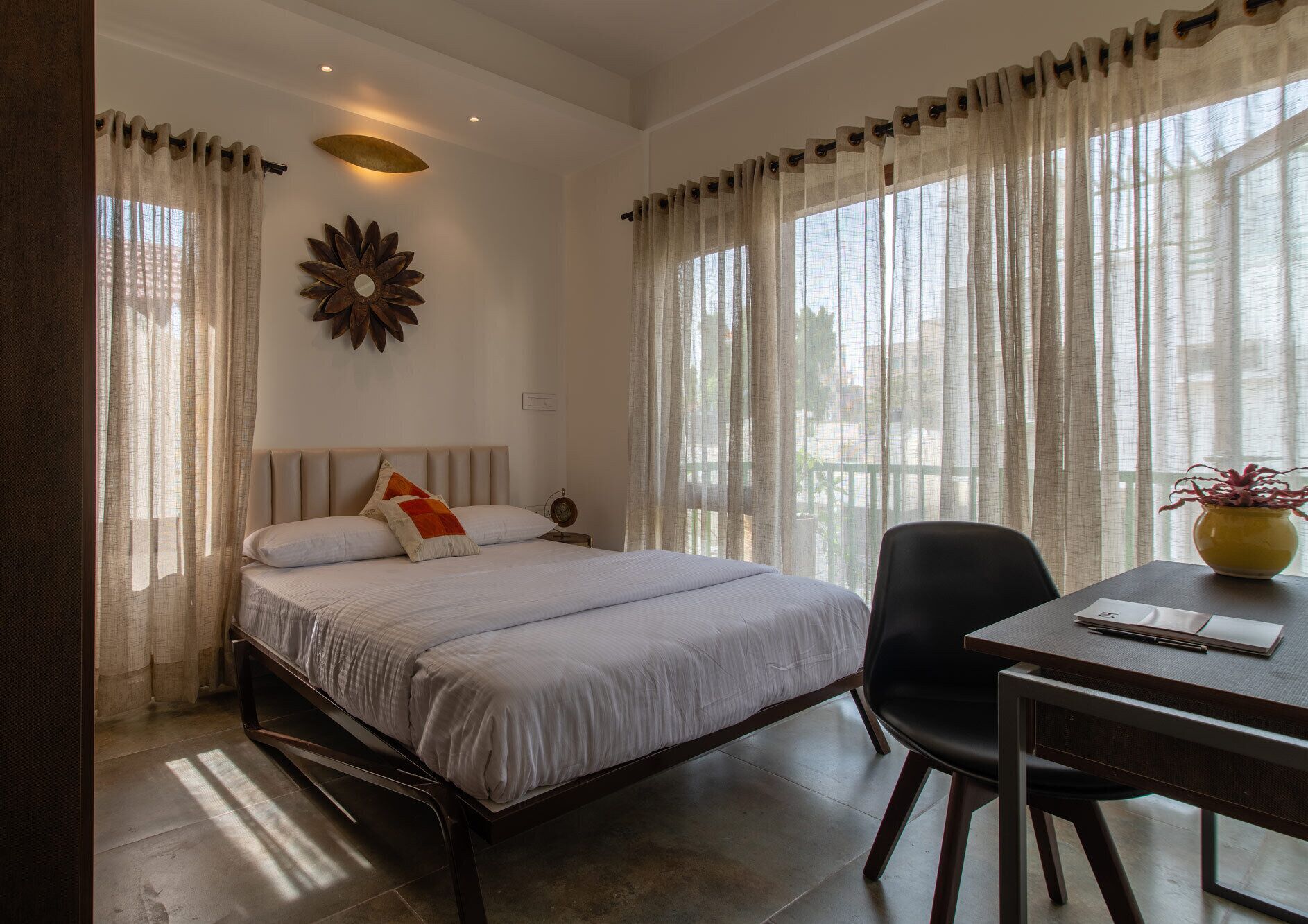 3 bedrooms, iron/ironing board, WiFi, bed sheets
