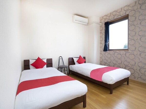 Free WiFi, bed sheets