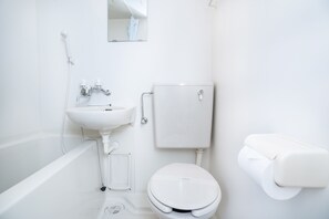 Deluxe Twin Room, Smoking | Bathroom | Combined shower/bathtub, hair dryer, towels - OYO Hotel My Room Watari Torinoumi (Watari)