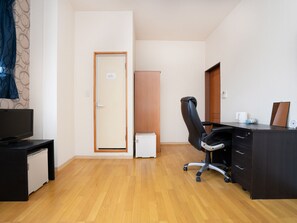 Free WiFi, bed sheets