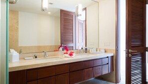 Bathroom - Villa Champagne Shores (Blowing Point)