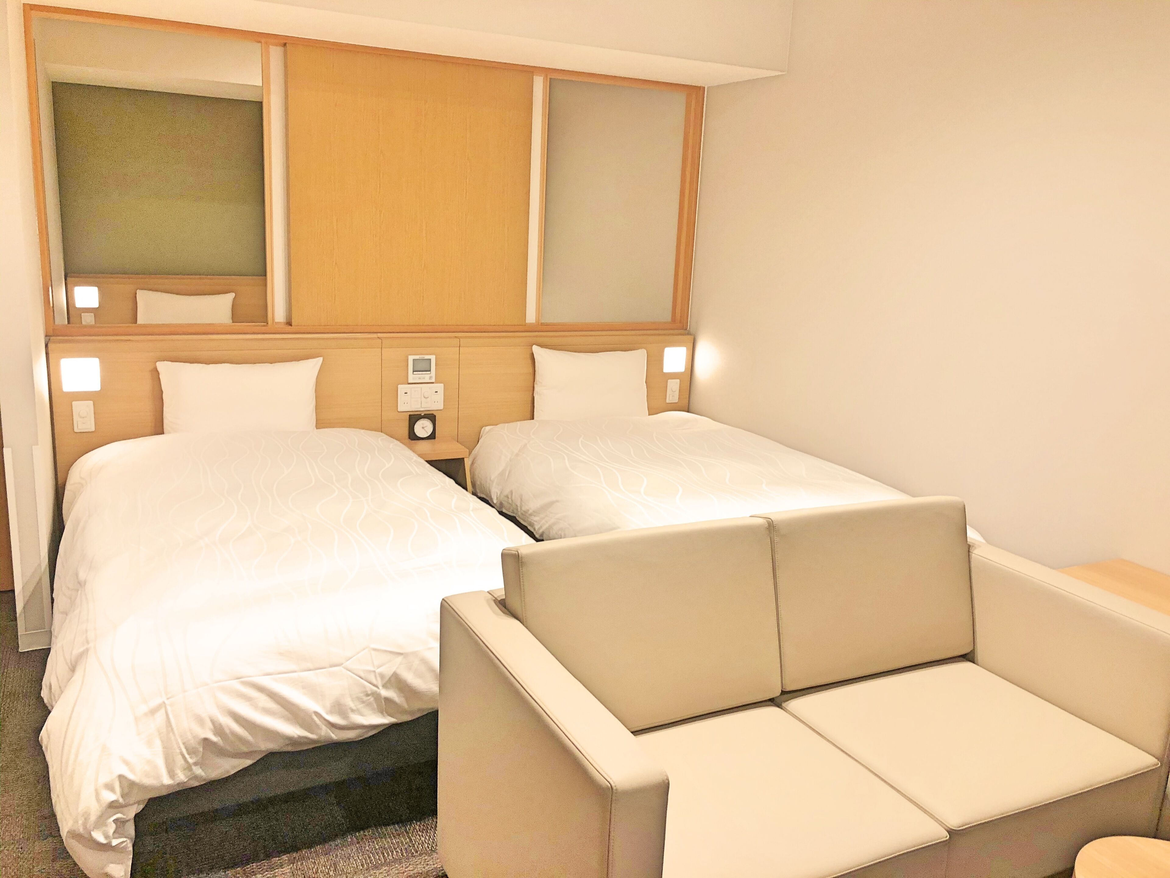 premium bedding, down duvets, in-room safe, desk