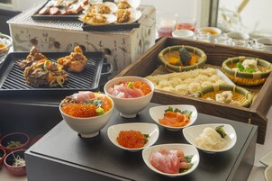 Daily buffet breakfast (JPY 3000 per person)