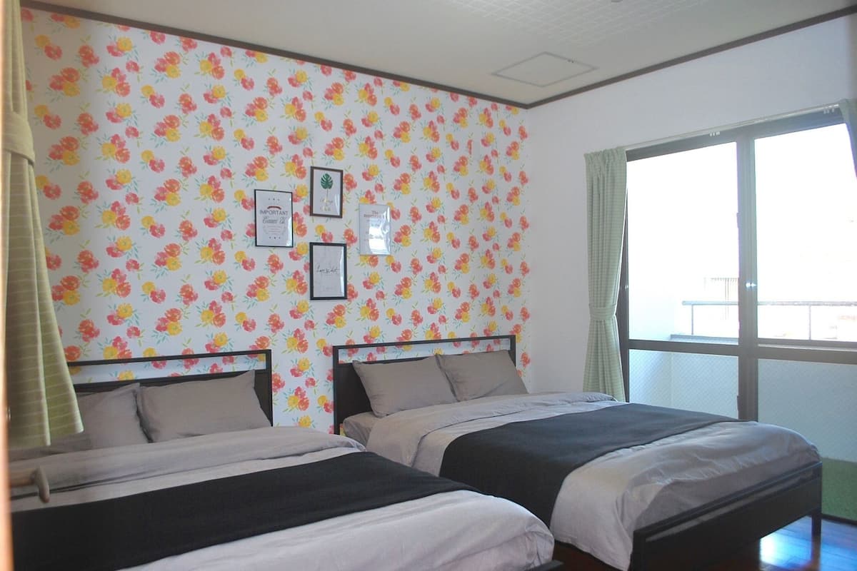 2 bedrooms, desk, laptop workspace, free WiFi
