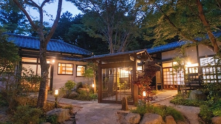 Exterior. Bessou Konjakuan