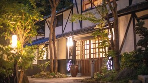 Exterior - Bessou Konjakuan (Yufu)