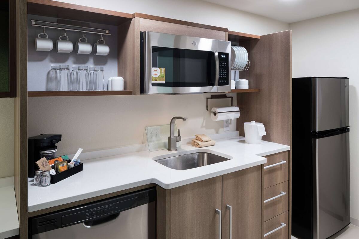 fridge, microwave, dishwasher, coffee/tea maker