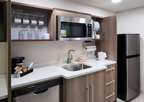 Refrigerador, microondas, lavavajillas, cafetera/tetera