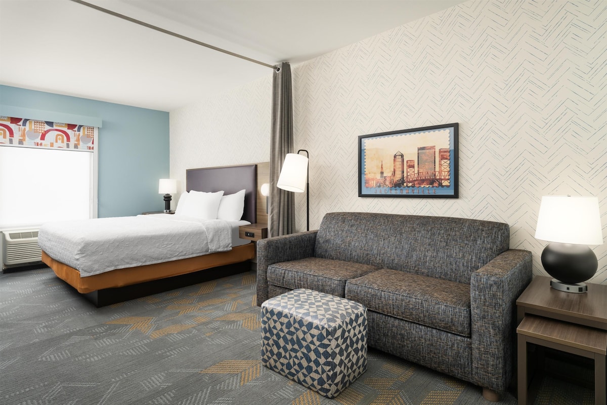 Studio Suite, 1 Tempat Tidur King, Bebas Asap Rokok | Area keluarga | TV layar datar