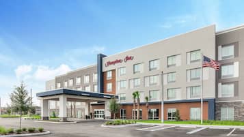 Welcome to Hampton Inn, featuring a modern design and a covered entrance.