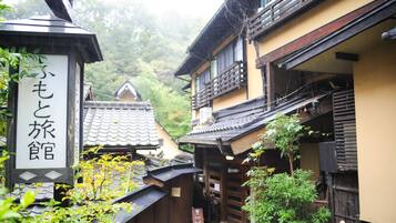 A traditional Japanese building with a sign indicating a tea house.