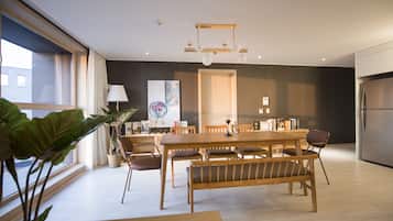 Villa 4 | Area keluarga | TV LED