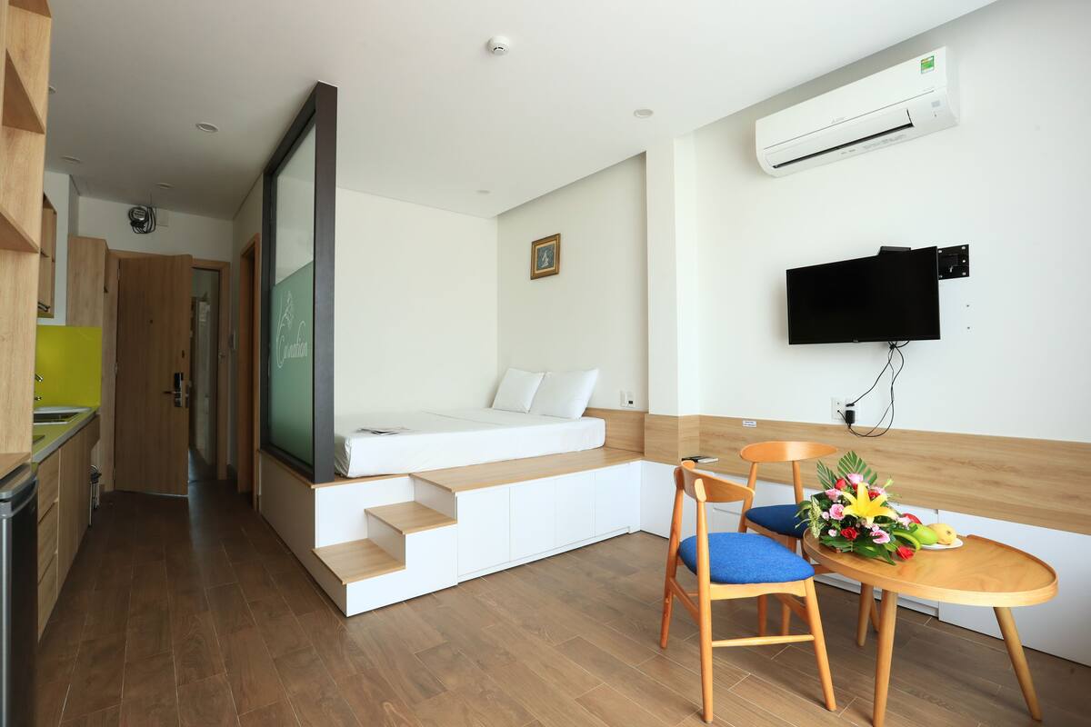 Deluxe Studio Suite | 1 bedroom, free minibar items, individually decorated