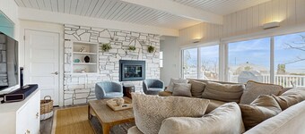 Elegant getaway with lovely deck, ocean & sunrise views, foosball & washer/dryer