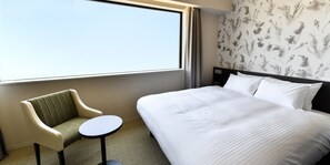Comfort Double Room | In-room safe, desk, blackout curtains, iron/ironing board