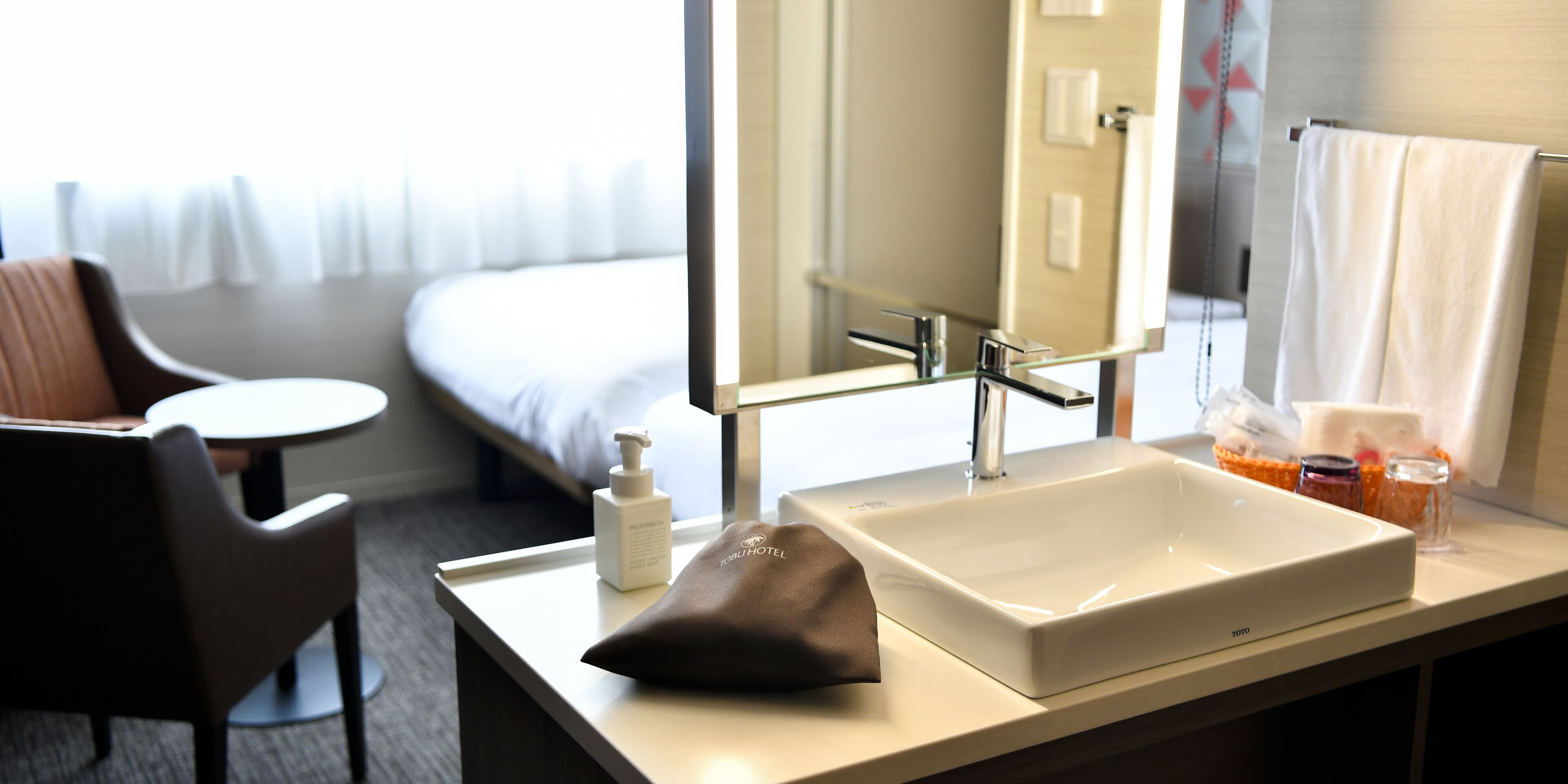 twin room | 1 bedroom, in-room safe, desk, blackout curtains